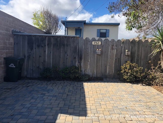 Building Photo - Two Bedroom Home Near Del Monte Beach