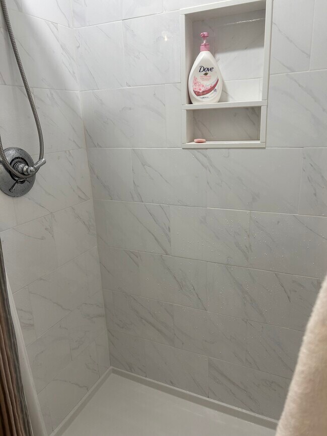 Master Bathroom - 9 Morningside Ct