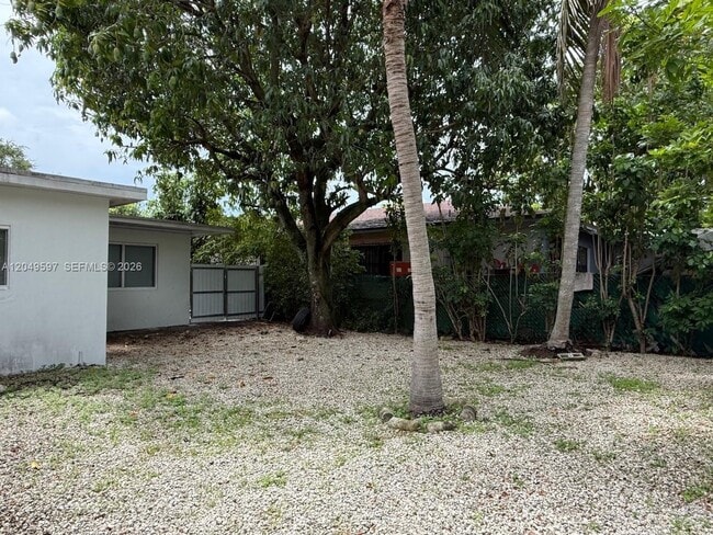 Building Photo - 6723 NE Miami Pl