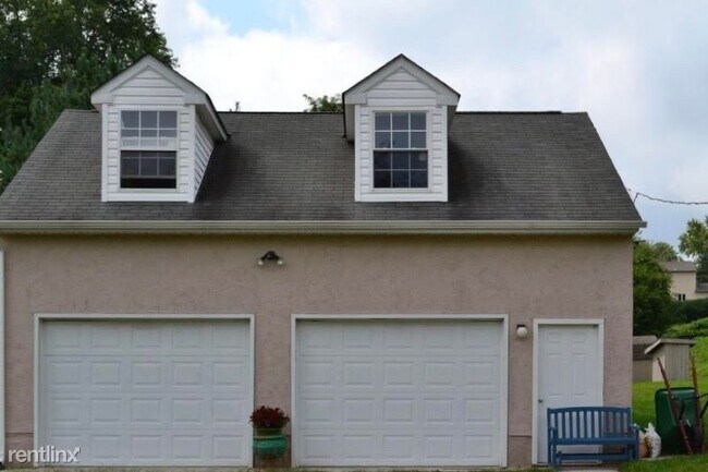 Building Photo - 3 br, 1 bath House - 1406 Old Lancaster Pike