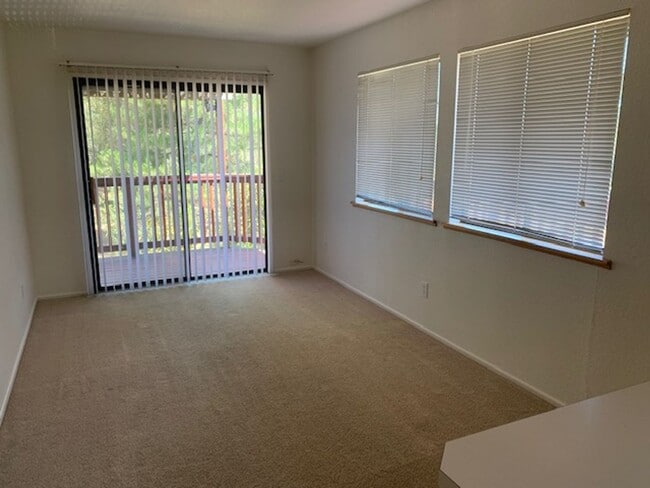 Building Photo - One Bedroom, Stand alone apartment on priv...