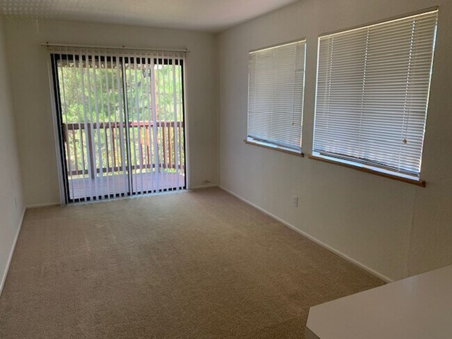 Foto del edificio - One Bedroom, Stand alone apartment on priv...