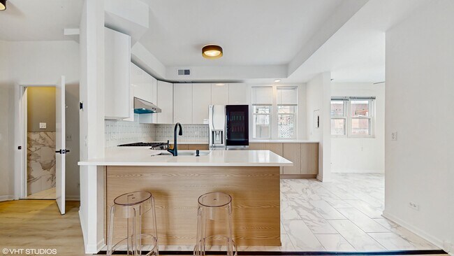 Foto del edificio - 2430 N Southport Ave