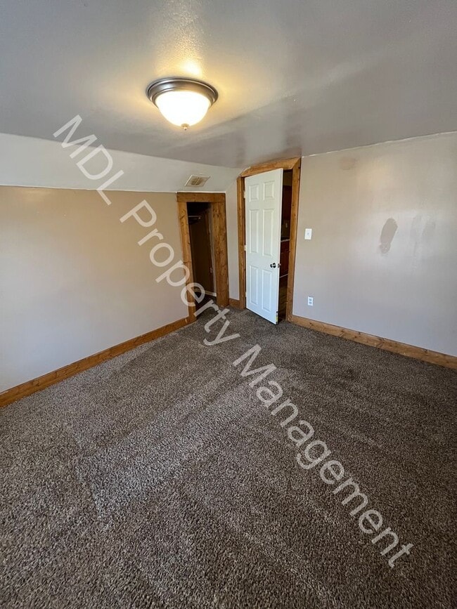 Building Photo - 1301 Thurman St