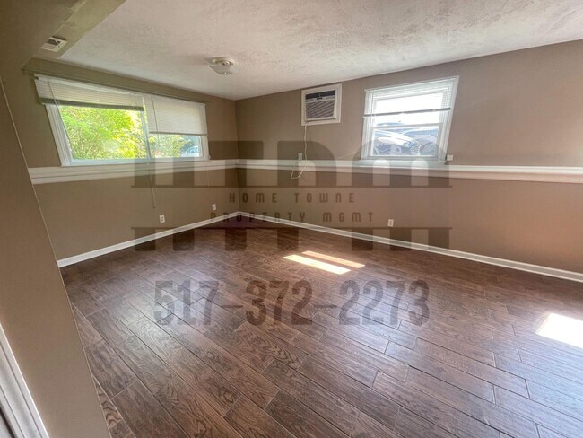 Foto del edificio - 1656 Greencrest Ave