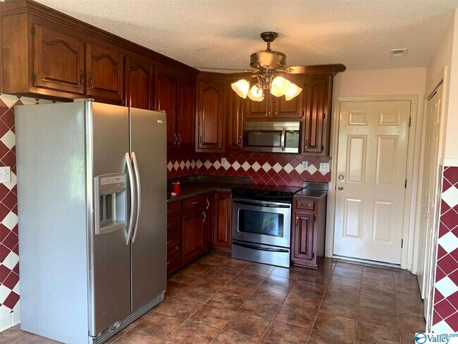 Building Photo - 18400 Belmont Cir