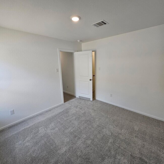 Foto del edificio - 25415 Birch St