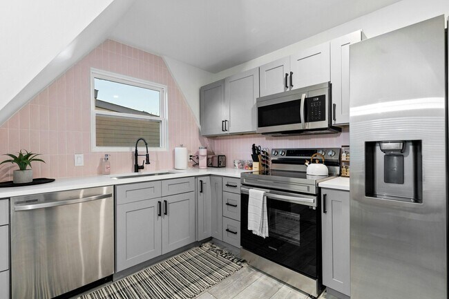 Photo - 5307 Stoneleigh Ave Apartment