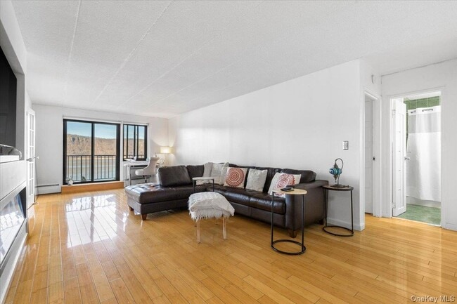 Foto del edificio - 1085 Warburton Ave