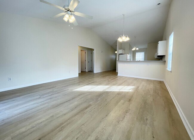 Foto del edificio - 601 Peletier Loop Rd