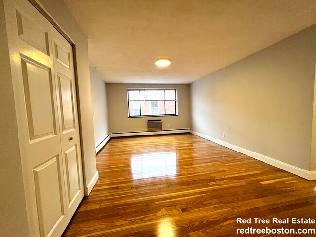 Building Photo - 62 Parkman St