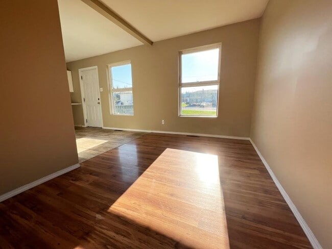 Building Photo - 3 bedroom in Kitimat BC V8C 1W2