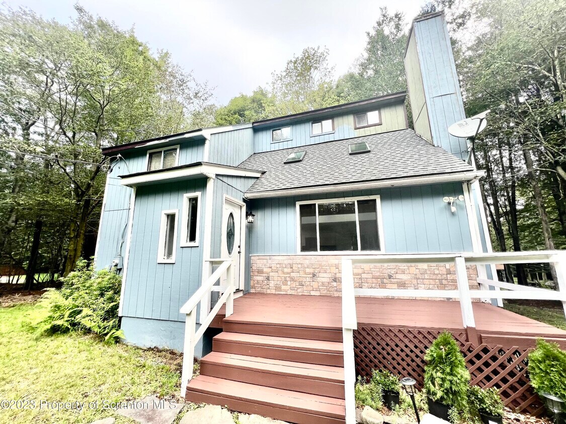 1054 Bear Dr, Newfoundland, PA 18445 House Rental in Newfoundland, PA