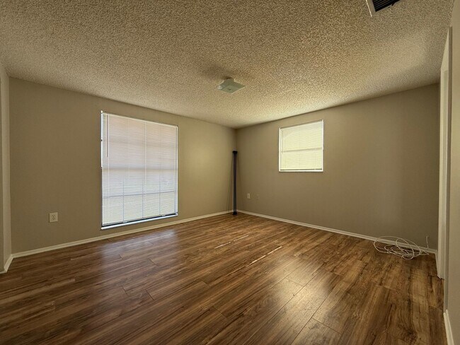 Foto del edificio - Single Family Home in Tanglewood Terrace