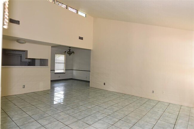Building Photo - 8916 Carousel Ln