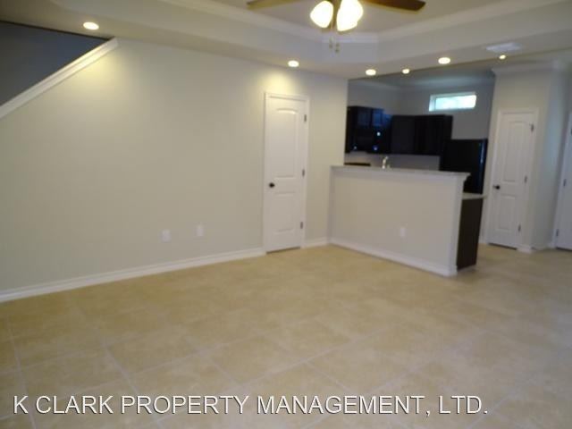 Building Photo - 3 br, 2.5 bath House - 6639 MIA WAY #102