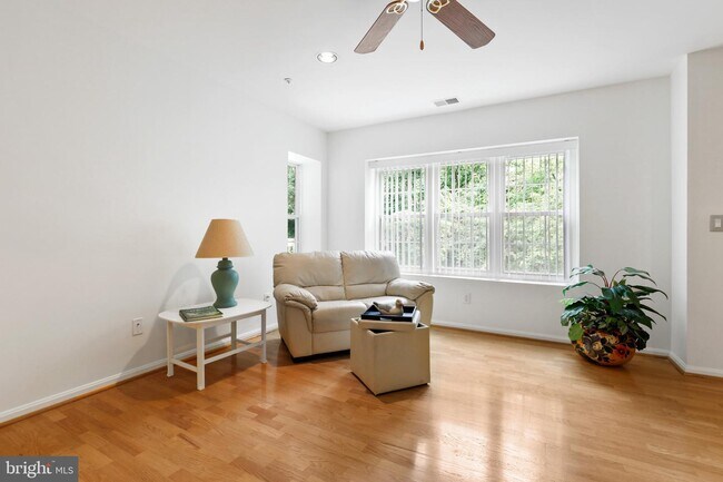 Building Photo - 405 Plumbridge Ct