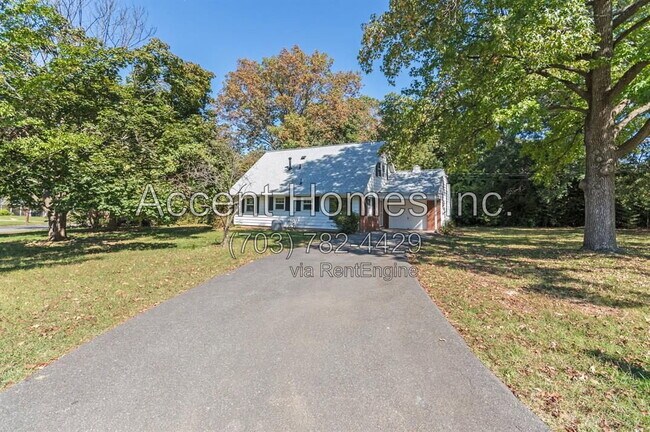 Building Photo - 5510 Trin St