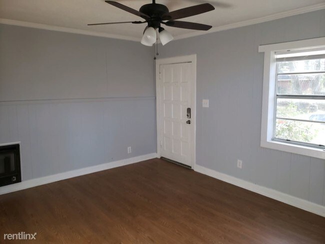 Building Photo - 2 br, 1 bath Apartment - 3315 Bellcrest Dr.