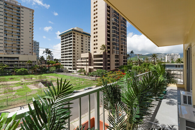 Building Photo - 303 Liliuokalani Ave