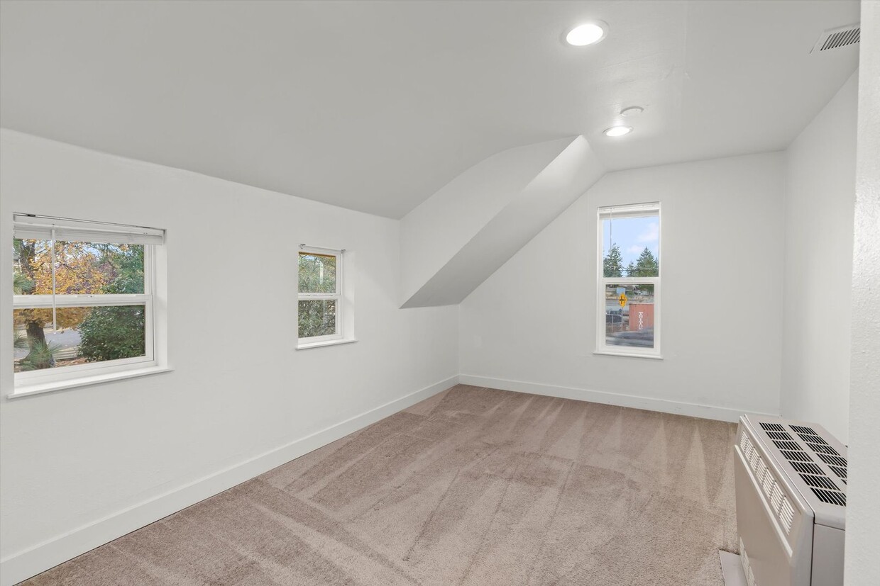 Primary Photo - For Rent – 1 Bed / 1 Bath Apartment in Lak...