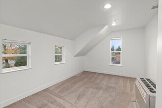 Building Photo - 10818 Lakeview Ave SW Building Photo - 10818 Lakeview Ave SW