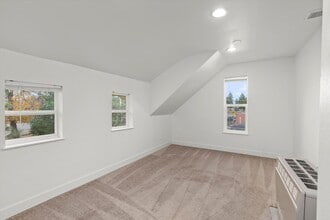 Building Photo - 10818 Lakeview Ave SW Building Photo - 10818 Lakeview Ave SW