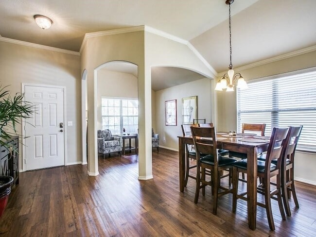 Building Photo - 10333 Bradshaw Dr