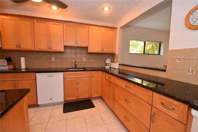 Foto del edificio - 1523 Clower Creek Dr