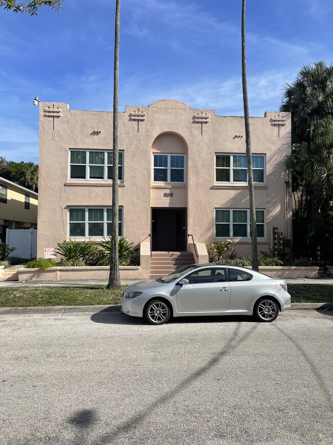 Building Photo - 210-212 S Melville Ave