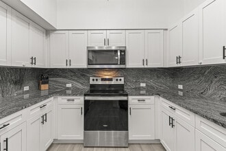 Building Photo - 250 Crestwood Cir