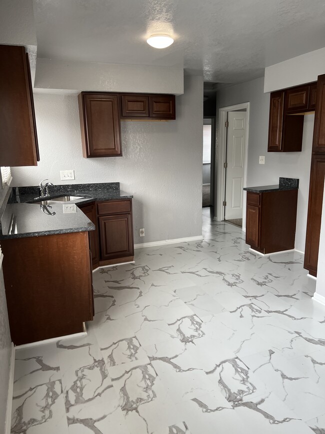Kitchen - 4560 W Mill Rd