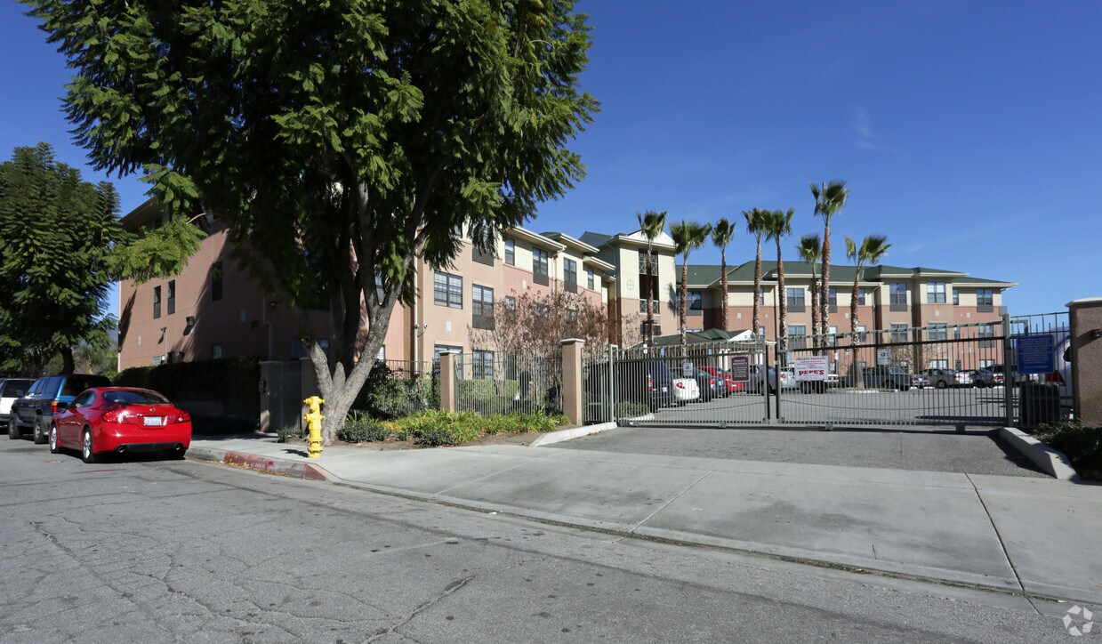 Building Photo - Ahepa 302 Apartments