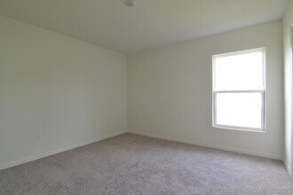 Building Photo - 2266 SW Cameo Blvd