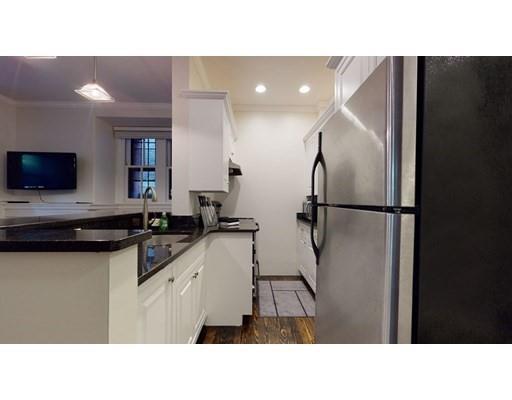 Building Photo - 130 Marlborough St