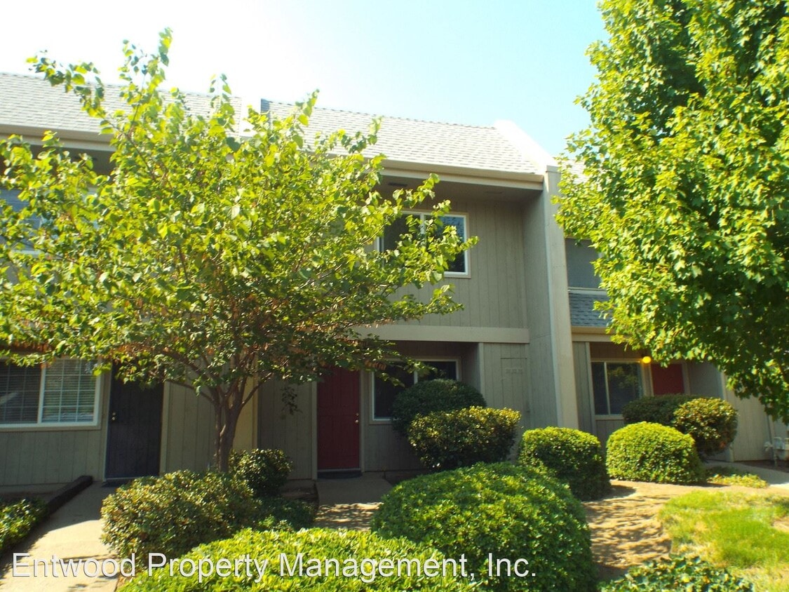 2 br, 1.5 bath House 1178 E 1st Ave House Rental in Chico, CA