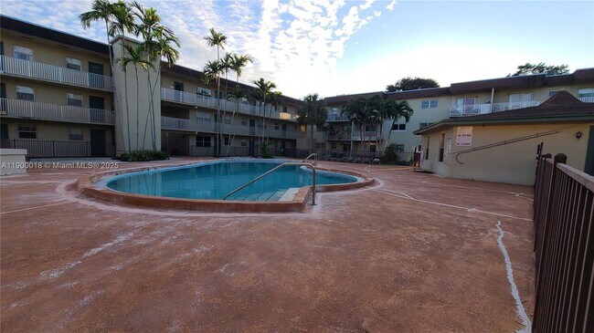 Foto del edificio - 7505 SW 82nd St