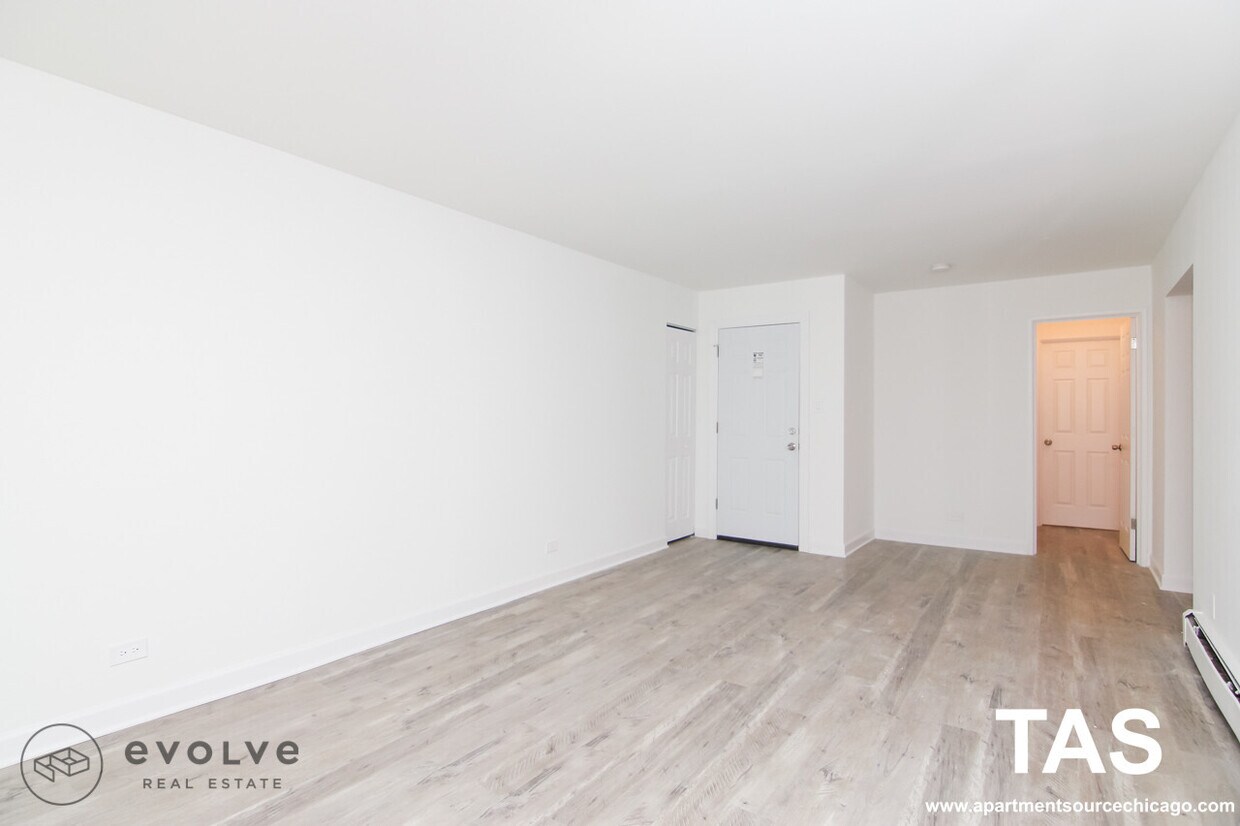 Primary Photo - 6211 N Kenmore Ave