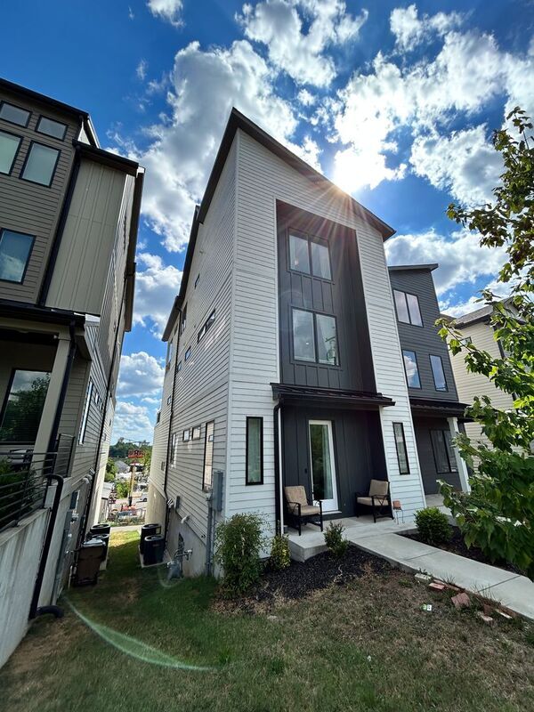 Foto del edificio - 122 Fern Ave