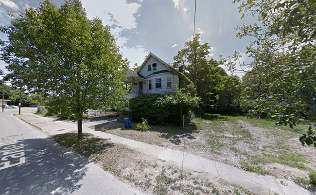Building Photo - 11208 Earle Ave