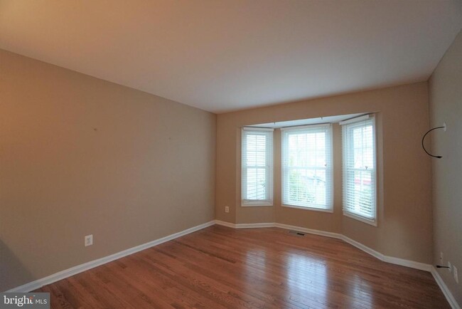 Building Photo - 902 Eagle Ln