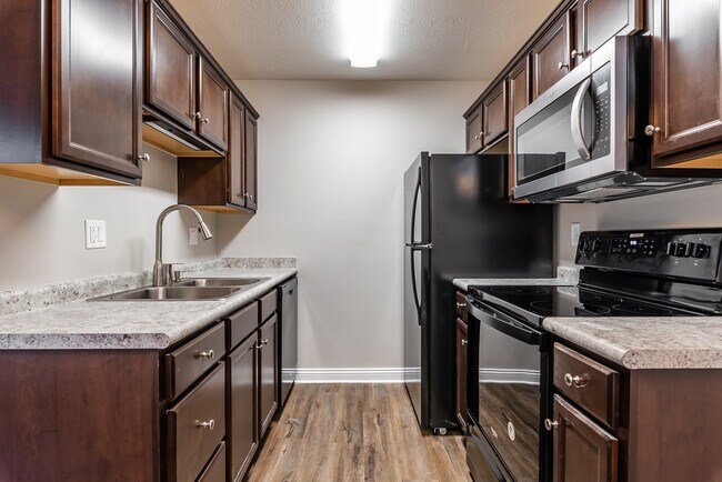 Building Photo - 1637 Old Ford Rd