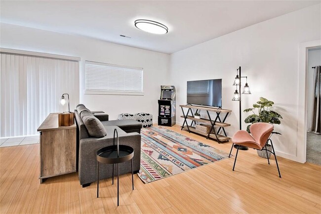 Foto del edificio - 512 SW B St