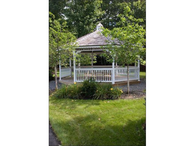 Gazebo - Chestnut Park Apartments