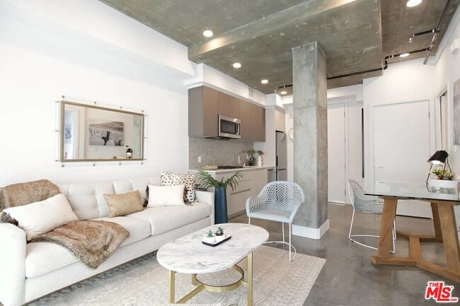 Foto del edificio - 3838 Dunn Dr