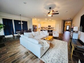 Building Photo - 23838 Via Leoni Dr