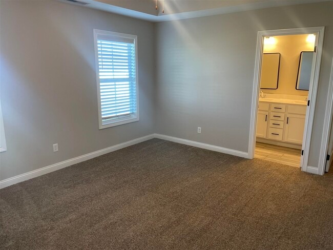 Building Photo - 2992 Laredo Dr