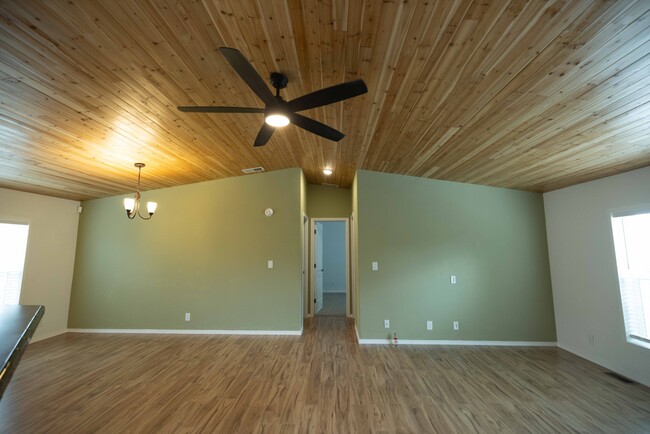 Building Photo - 2255 Fuller Ln