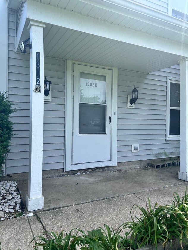 Foto principal - For Rent: 2 Bedroom, 1 Bath