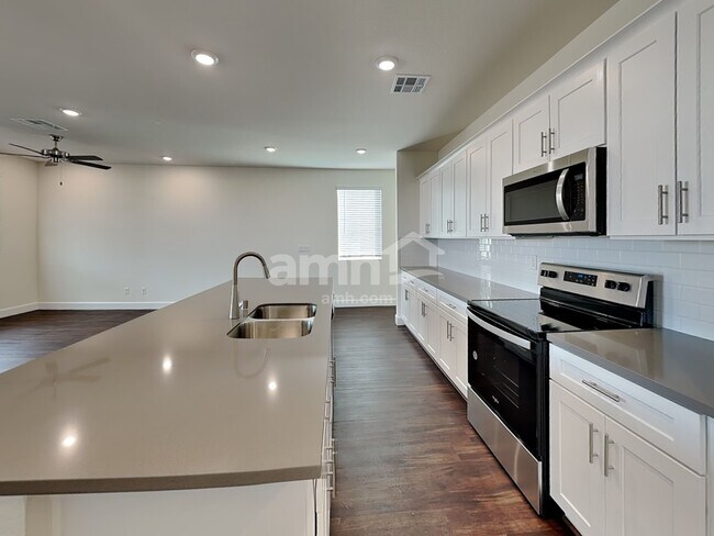 Foto del edificio - 872 Longwood Gdns St